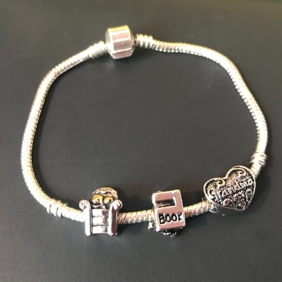 Silver Bracelet Grandma/Books/reading chair w/cat nana nanna noni nonni grammy - Picture 1 of 10